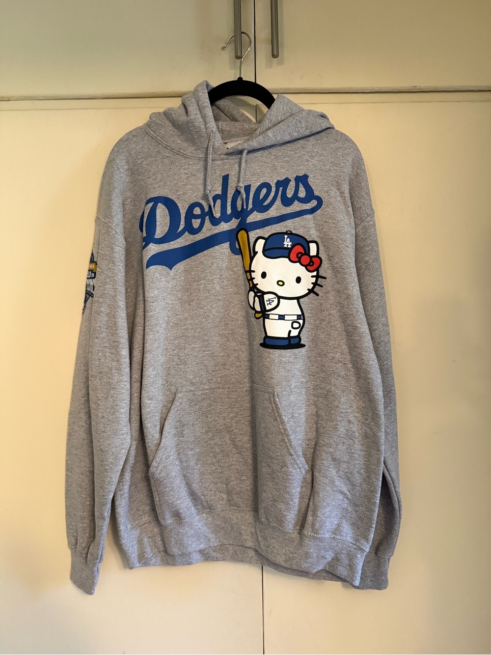 NWT Hello Kitty x Dodgers Gray Pullover Hoodie with Bow 🎀